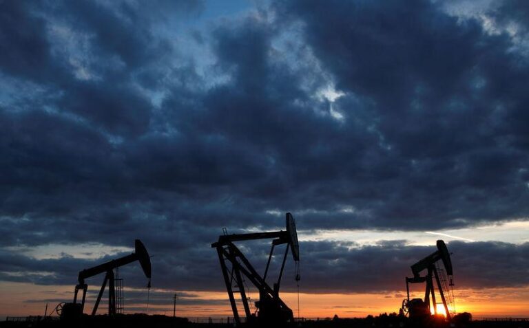 Цены на нефть растут на фоне опасений о поставках из Венесуэлы после планов Трампа о введении тарифов