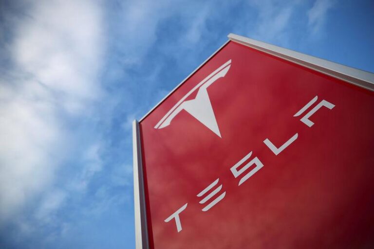 Фольksam из Швеции полностью продает акции Tesla из-за прав работников