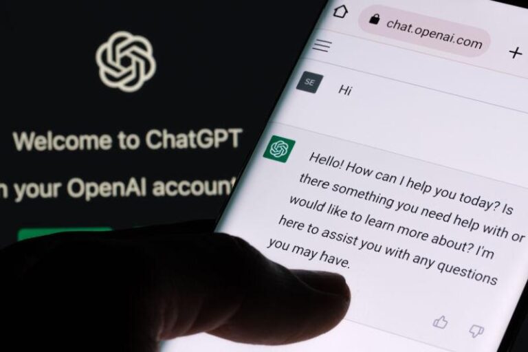 Акции Apple падают на фоне приобретения стартапа Джони Айва компанией OpenAI