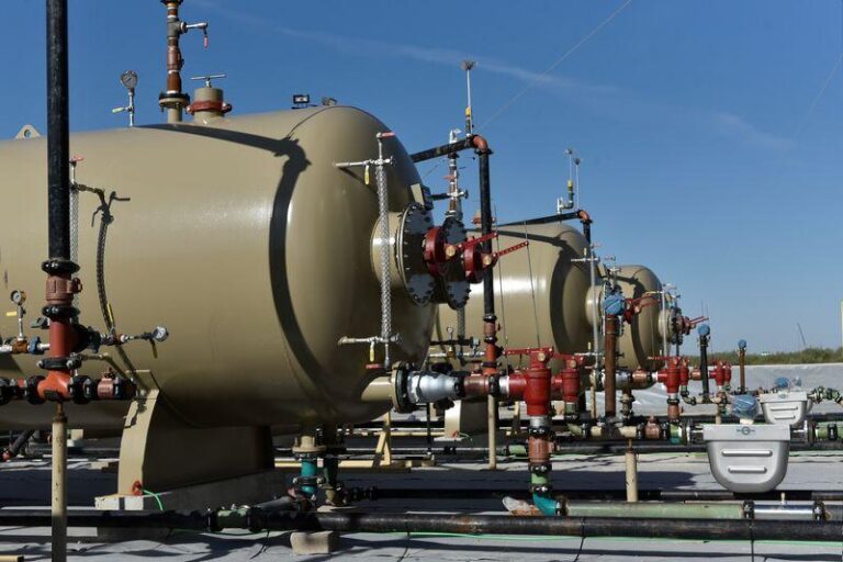 Нефть дорожает после продления сроков торговых переговоров с ЕС до июля