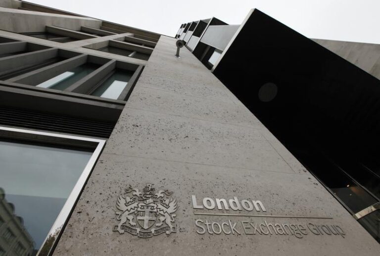 FTSE 100 сегодня: акции восстанавливаются после задержки тарифов Трампа; Растет инфляция на продукты в UK