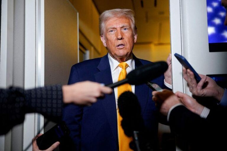Радиостанции Колорадо подали в суд на администрацию Трампа из-за сокращения финансирования