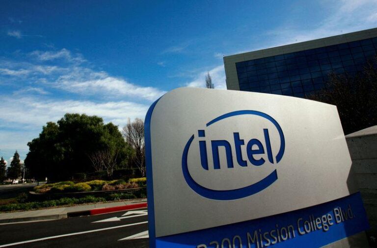 Intel под давлением: аналитики ставят под сомнение устойчивость ралли на фоне сделок