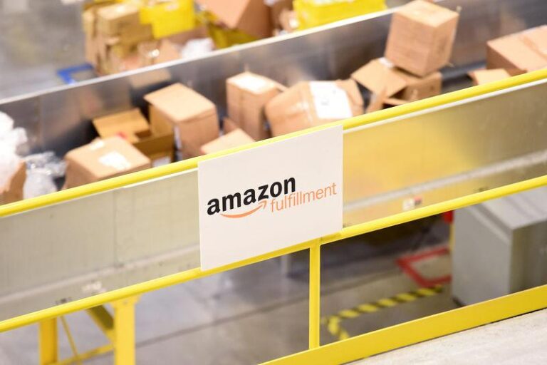 Маккензи Скотт сократила свою долю в Amazon на 42%
