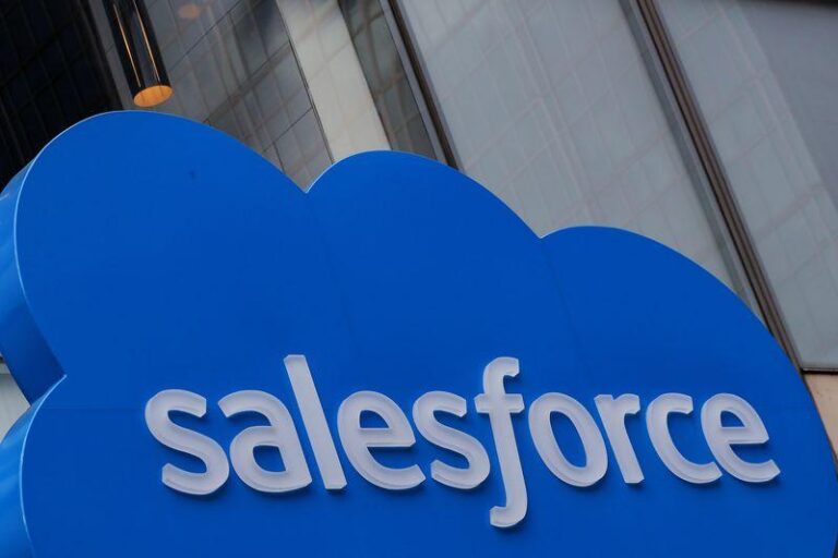 Salesforce, Oracle и TSMC растут на предторгах; акции United Airlines падают
