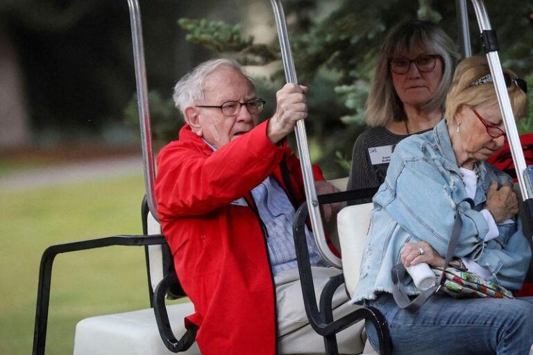 Кэш-резерв Berkshire Hathaway Баффета вырос до $382 миллиардов после сильных квартальных результатов