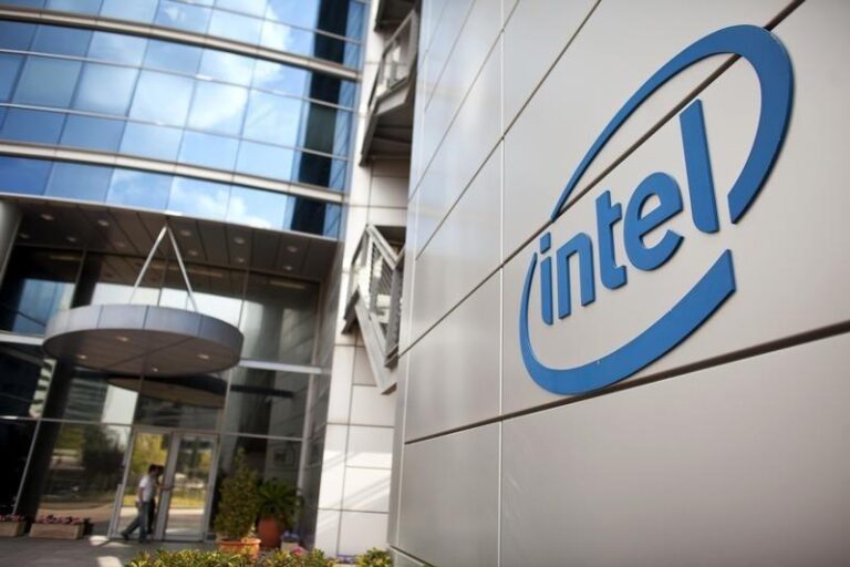 Акции Intel растут на фоне возможного партнерства с Apple в производстве чипов