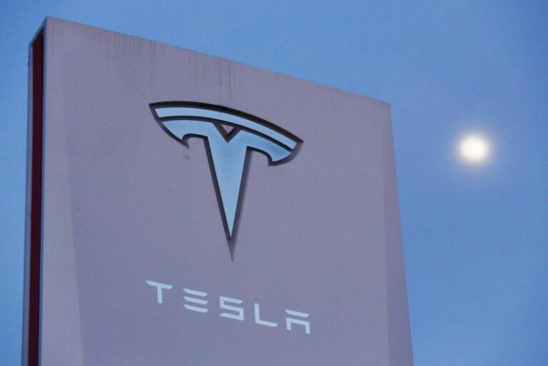 Продажи Tesla во Франции обрушились почти на 58% в ноябре