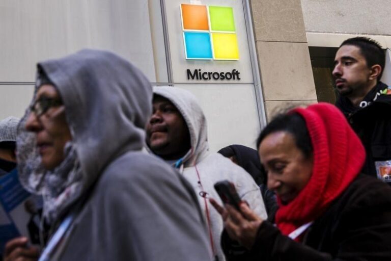 Акции Microsoft падают на фоне снижения прогнозов по продажам ИИ