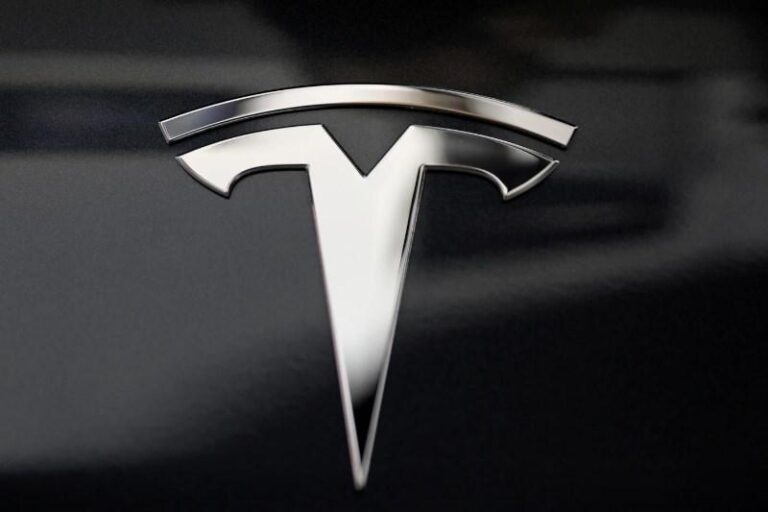 Продажи Tesla в Великобритании упали на 19% в ноябре: новые данные по автомобильному рынку