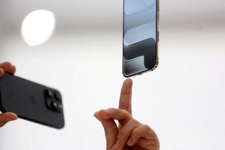 Apple объявила о выходе на пенсию двух топ-менеджеров