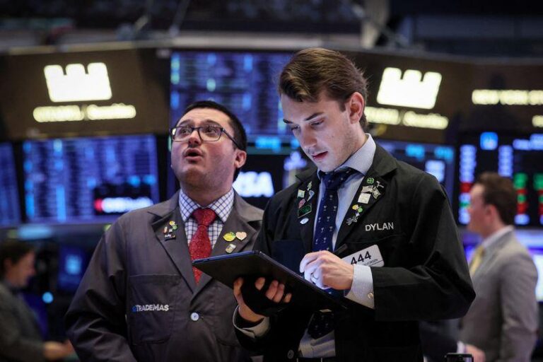 Фьючерсы на Уолл-Стрит стабильны после рекорда S&P 500; внимание на сильный ВВП Q3
