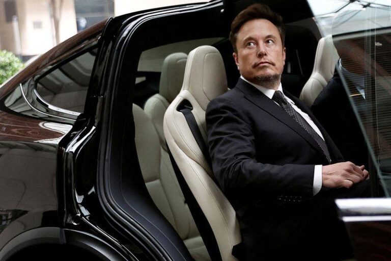 Проект робота Optimus от Tesla сталкивается с трудностями на фоне похвалы Трампа