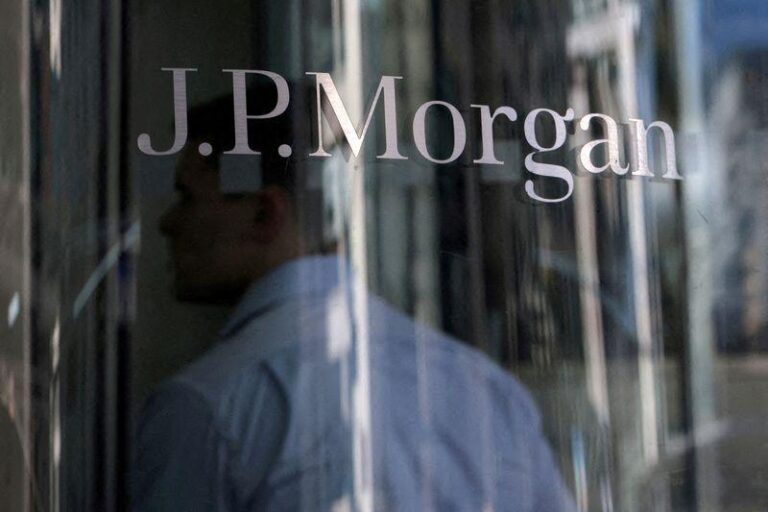 Акции JPMorgan, Intel и L3Harris поднимаются в предрыночной торговле; Delta Air Lines теряет позиции
