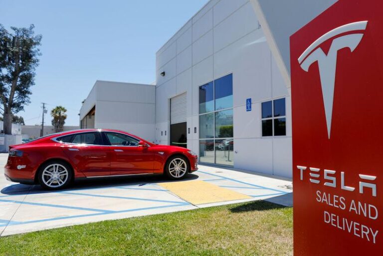 Tesla прекращает выпуск Autopilot в США и Канаде: что это значит для водителей?