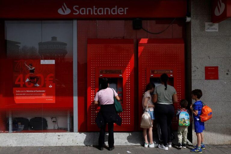 Morgan Stanley понизил рейтинг Santander из-за рисков интеграции в США; акции упали на 3%