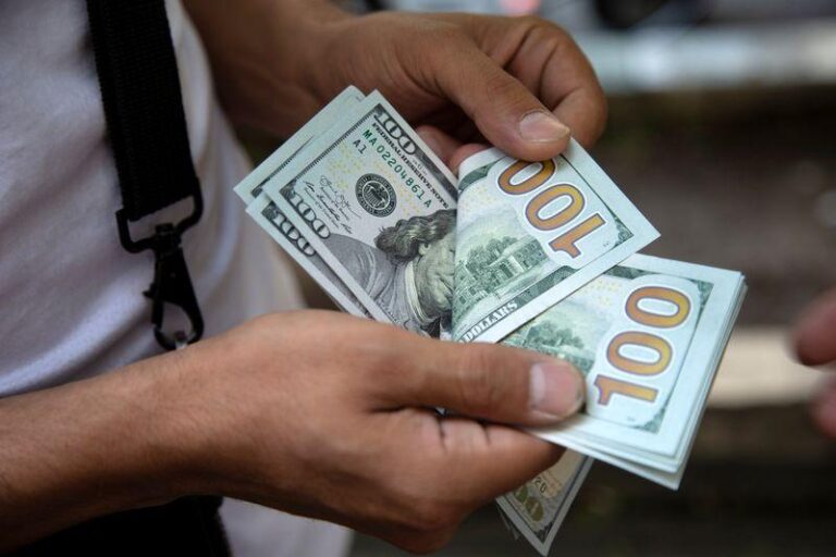 Бар클ейз предсказывает рост сингапурского доллара из-за политики MAS и ослабления доллара США