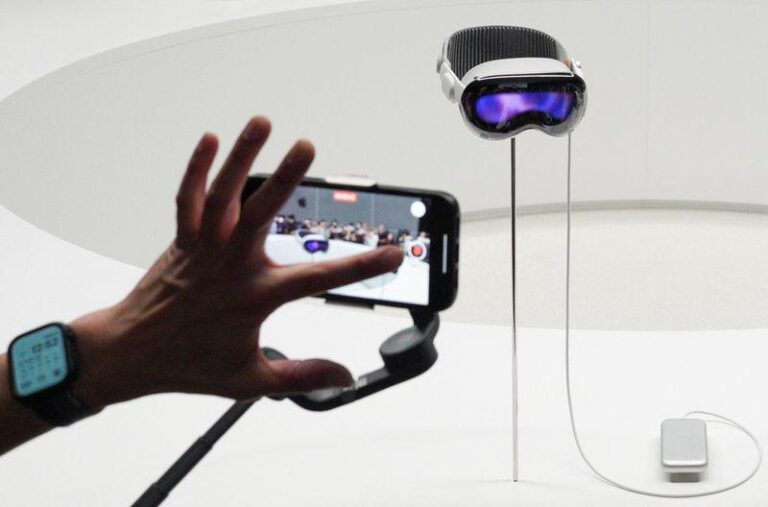 Глава аппаратного подразделения Apple Vision Pro переходит в OpenAI