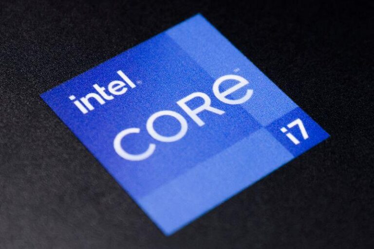 Результаты Alphabet и Intel в центре внимания: как американские компании готовятся к конкуренции в области ИИ