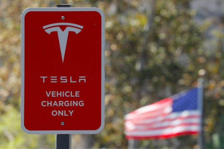 Тесла рассматривает продажу бизнеса в Китае для возможного слияния с SpaceX