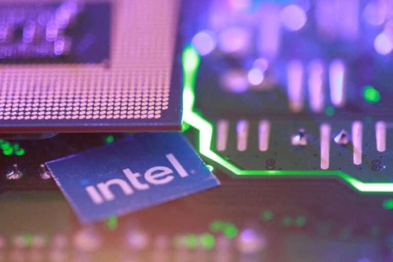 Акции Intel падают после огромного предложения акций на $15 миллиардов