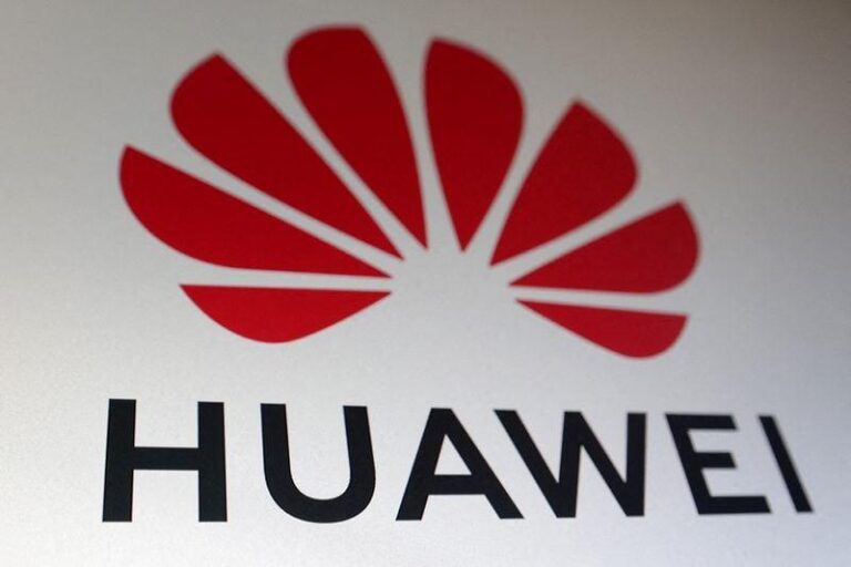 Huawei представила новый складной смартфон в условиях нарастающей конкуренции с Xiaomi и Apple