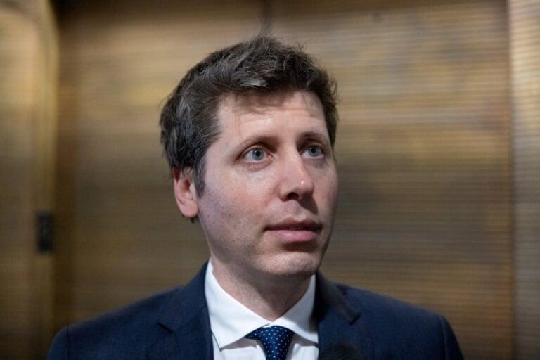 Альтман из OpenAI не планирует IPO в этом году и считает риск уничтожения AI неприемлемым