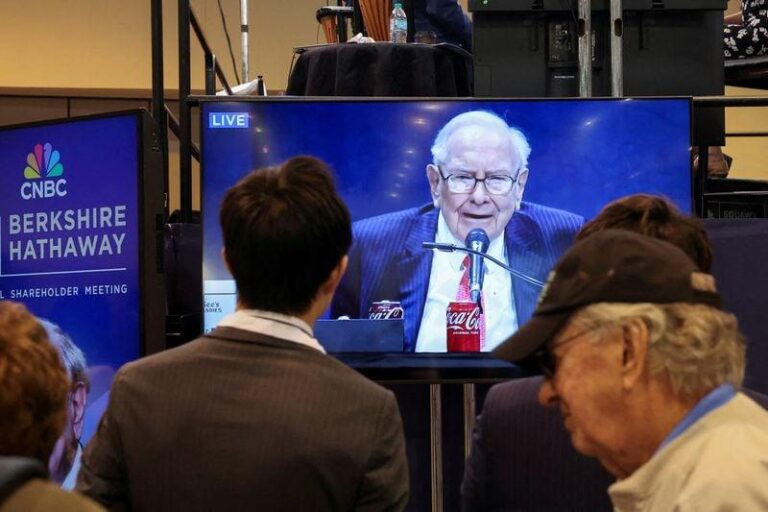 Уоррен Баффет стал почётным председателем Berkshire Hathaway: что это значит для инвесторов?