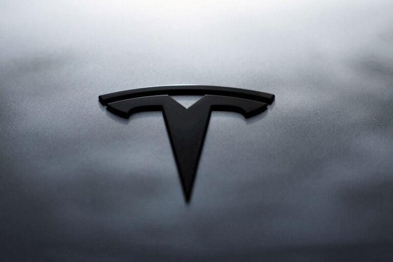 Tesla столкнулась с крупным судебным процессом из-за обвинений в дискриминации чернокожих сотрудников после многолетних исков