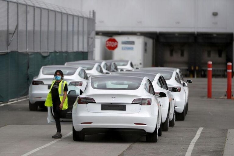 Чехия выдала временное одобрение для системы FSD от Tesla
