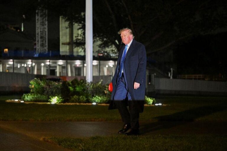 Трамп опроверг сообщения о предложении Ирану снятия санкций