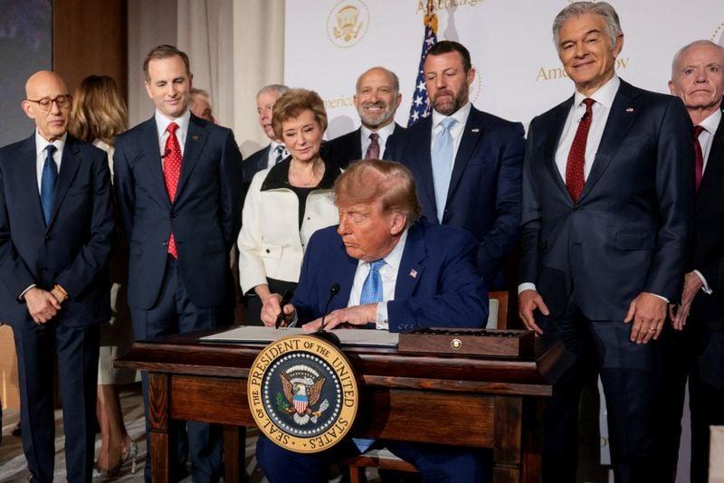 Трамп подписал соглашение с лидерами ИТ о саморегуляции ИИ