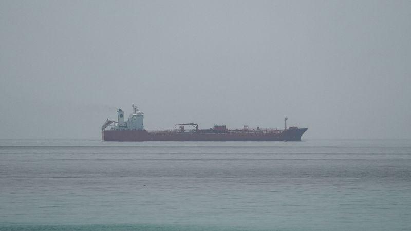 Цены на нефть снизились на фоне роста экспорта с Ближнего Востока и напряжённости в Персидском заливе