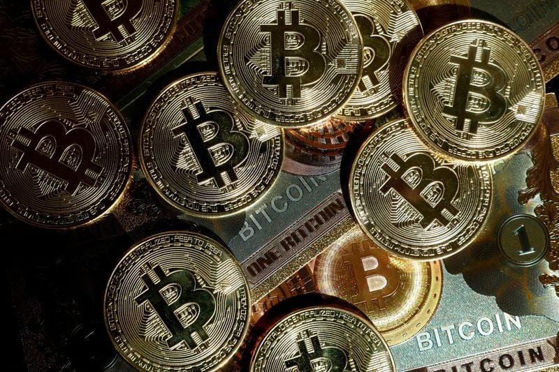 Биткойн упал на 2,7% до ниже $84 000 на фоне атак Ирана и роста нефти