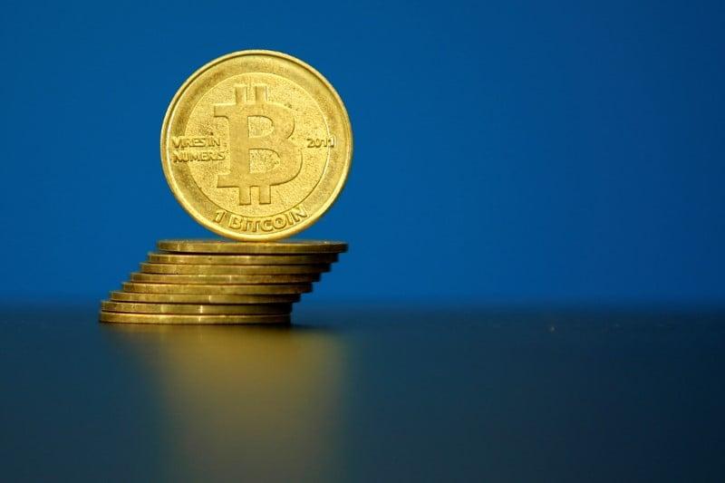 Биткойн упал ниже $83 000 на фоне роста цен на нефть и доходности облигаций
