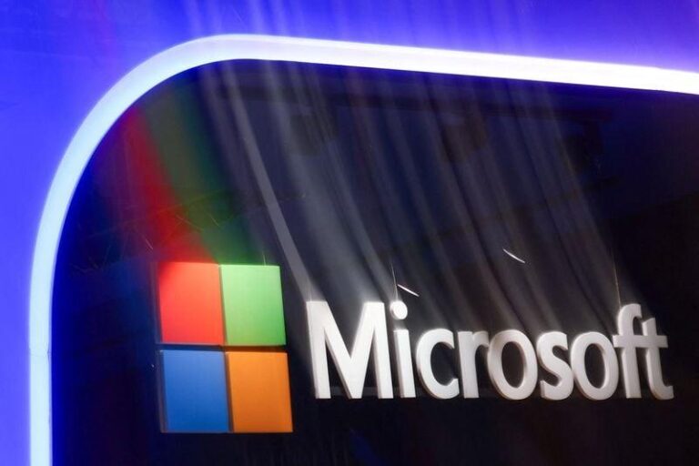 США приостанавливают программу постоянного проживания для Microsoft