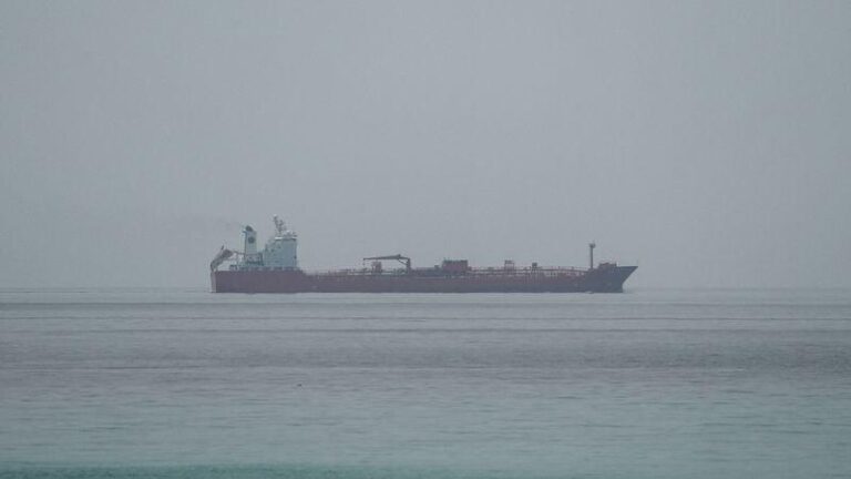 Цены на нефть продолжают расти на фоне конфликта в Ближнем Востоке