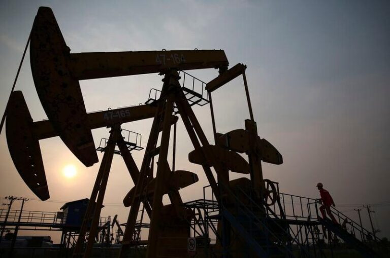 Цены на нефть снизились после роста инфляции в США и ожидания заседания МЭА