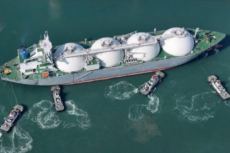 Цены на европейский газ стабилизировались на многолетних максимумах из-за угроз в Ормузе