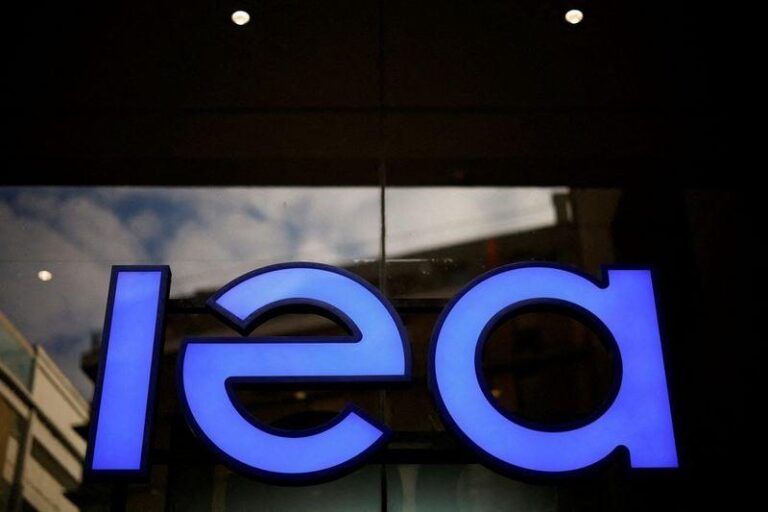 МЭА ускоряет выпуск более 20 миллионов баррелей дизельного топлива из резервов