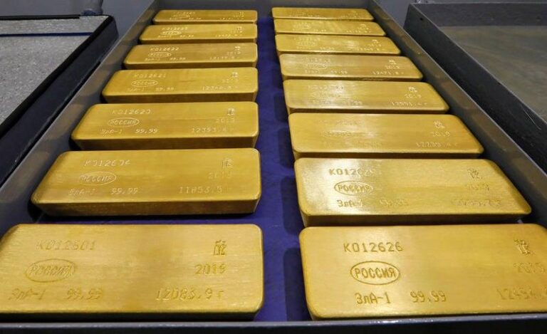 Цены на золото стабилизировались около $4,160 на фоне распродажи акций