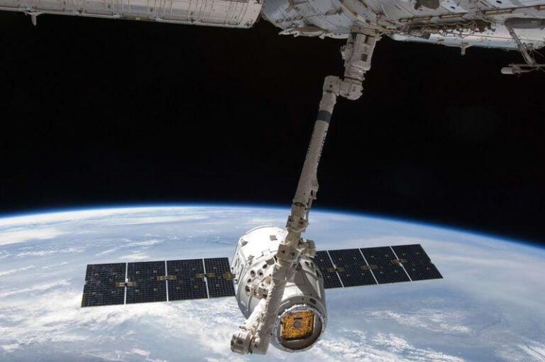 SpaceX получает одобрение FCC для запуска 15 000 спутников Starlink