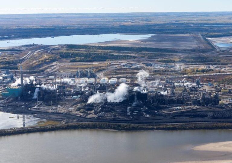 Карни продвигает новый нефтепровод, но рабочие места в Канаде не вырастут