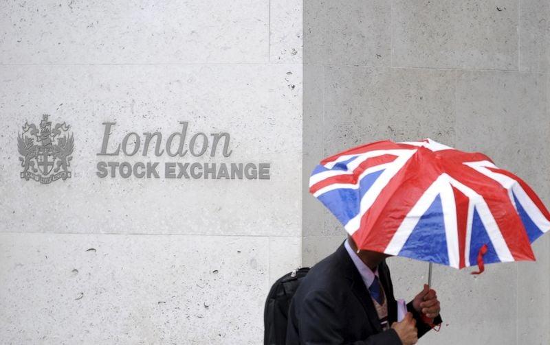 FTSE 100 снизился 22 октября на фоне роста цен на нефть и падения металлов