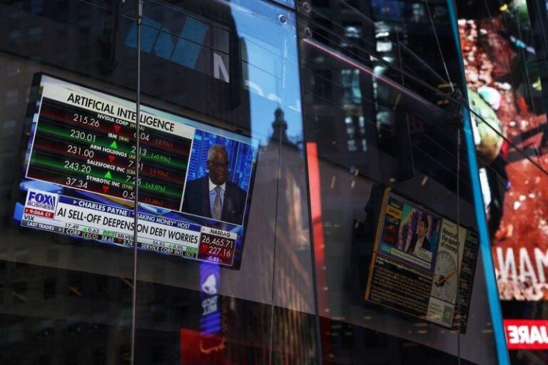 Фьючерсы на Nasdaq упали более чем на 1% на фоне опасений по ИИ и роста цен на нефть